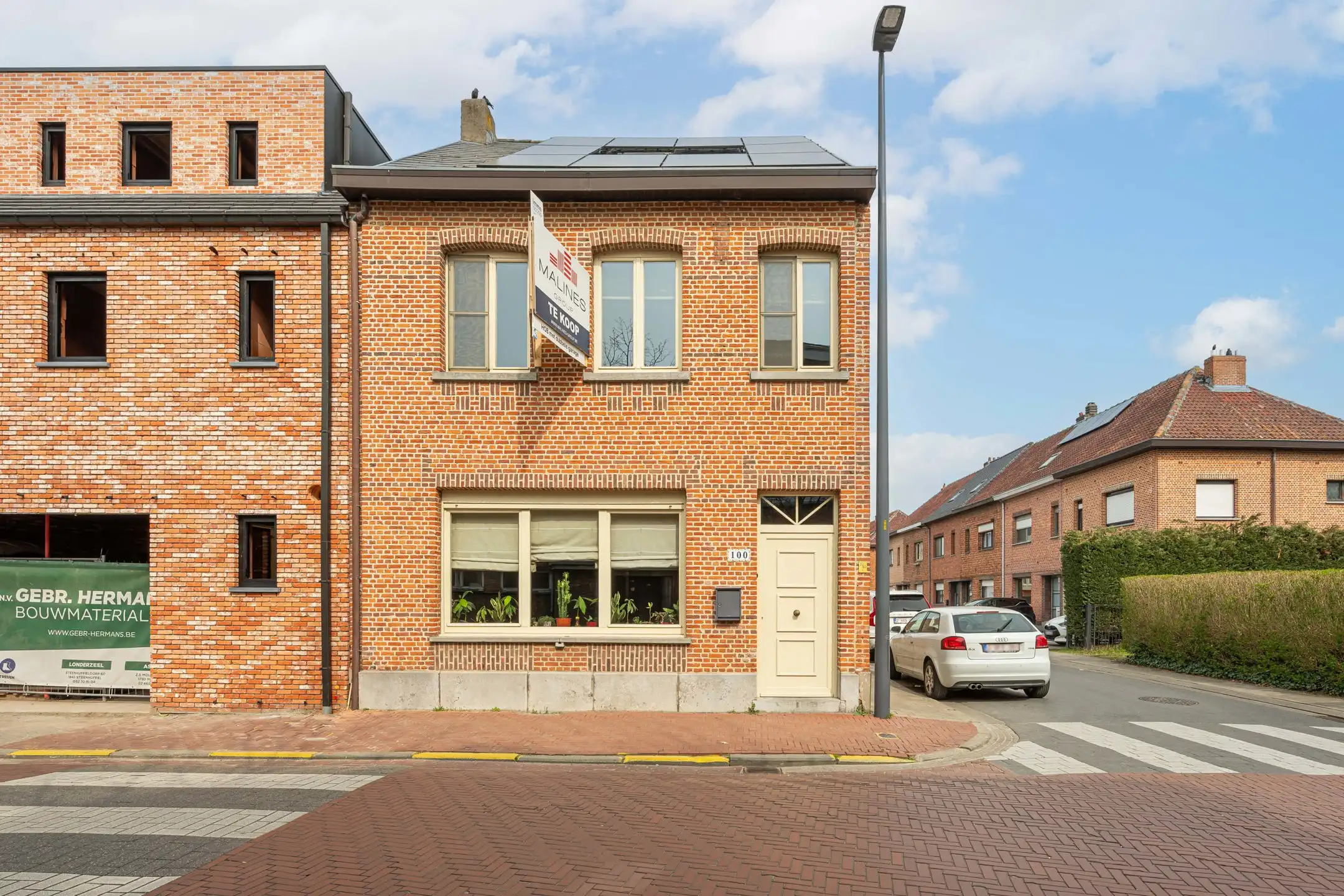 Hoofdfoto van de publicatie: Gezellige woning op centrale locatie met dubbele garage! 