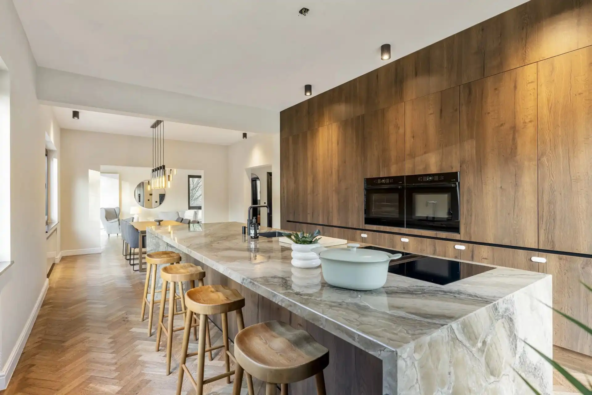 Karaktervolle ingenieurswoning op riant perceel foto 7