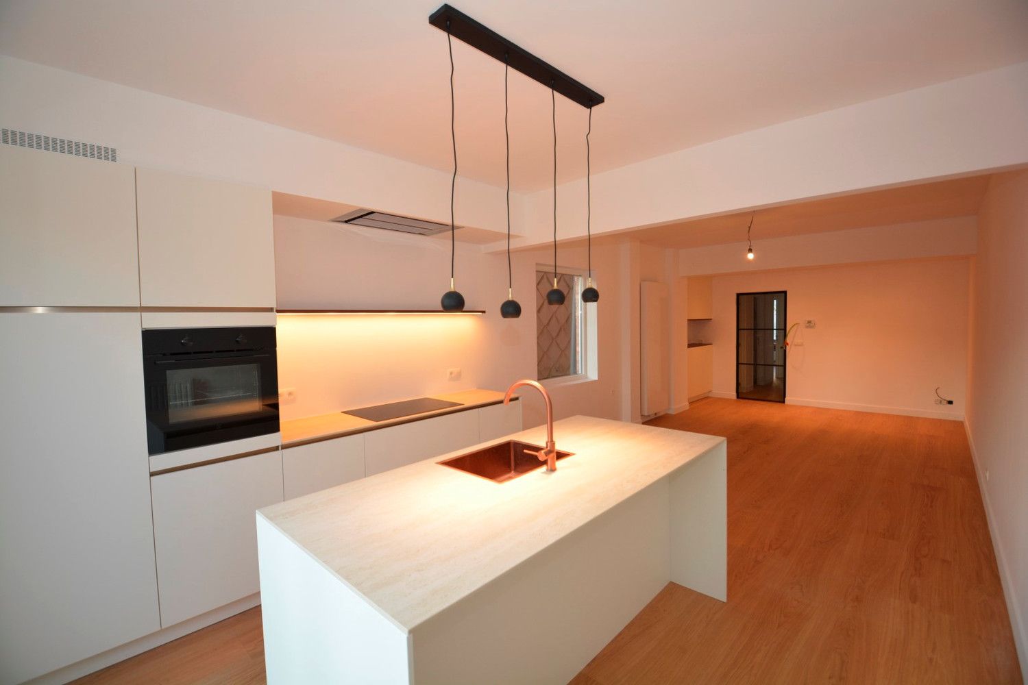 GERENOVEERD APP. MET 2 SLK EN ZUID-TERRAS! foto 5