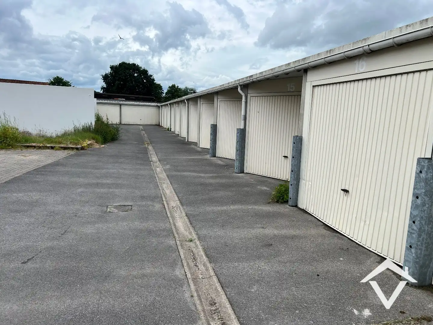 Afgesloten garagebox centrum Koekelare foto 2