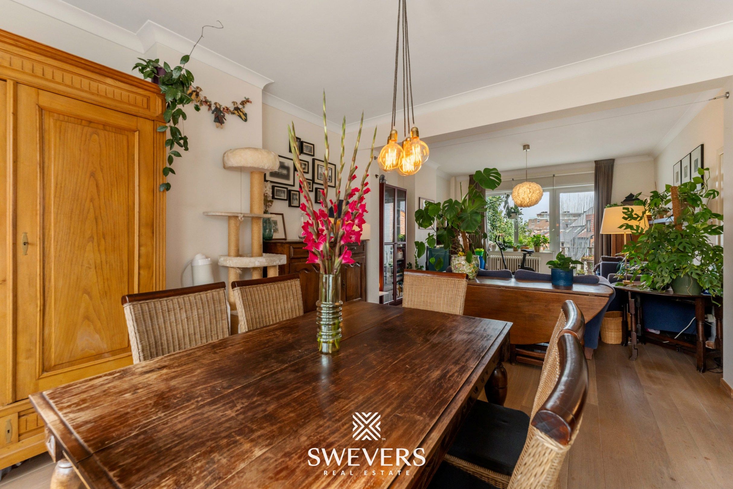 Stijlvol herenhuis met kantoorruimte en 3 slaapkamers in hartje Hasselt foto 15