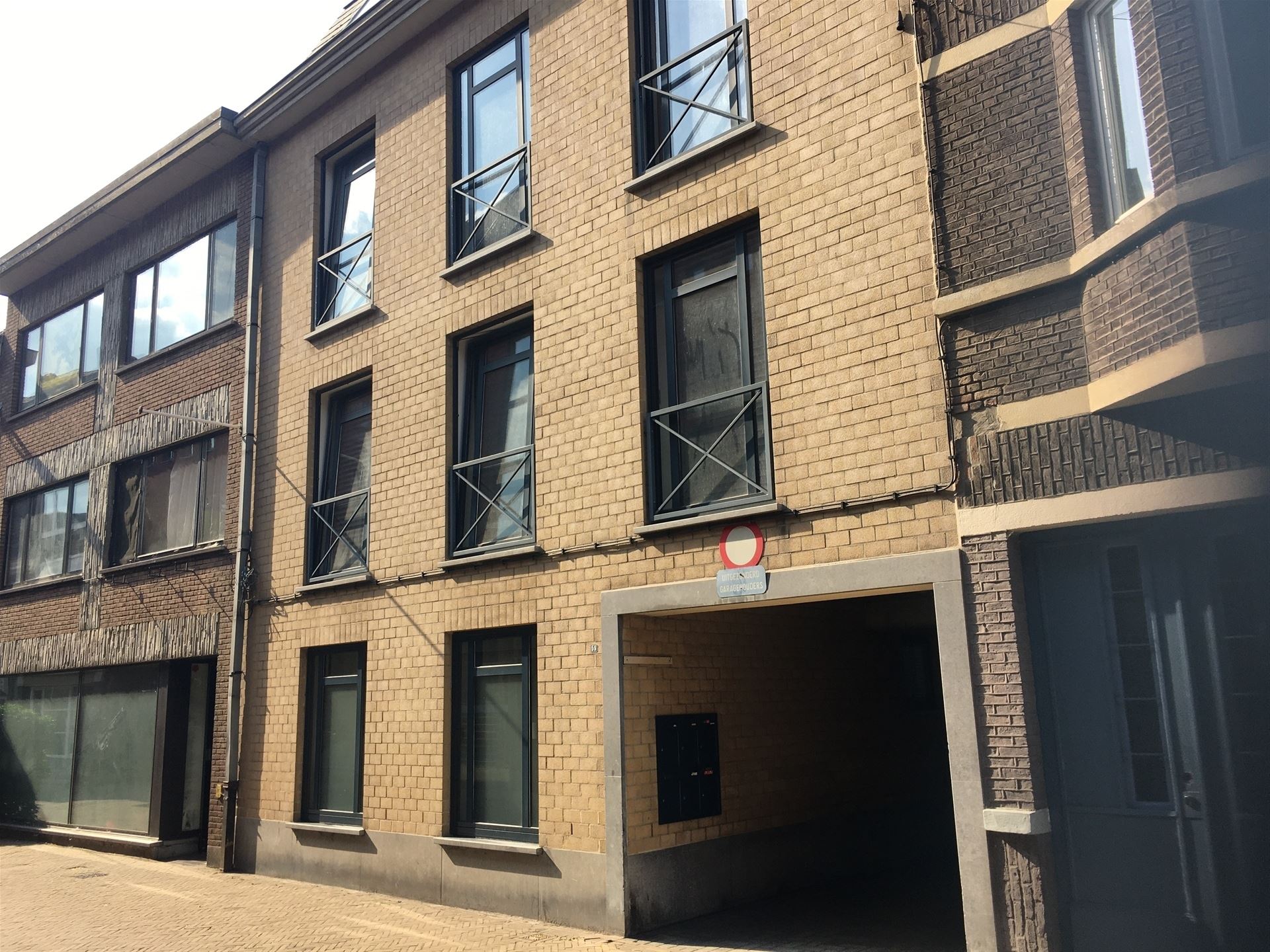 Gezellig appartement met ruim terras in centrum Boom! foto {{pictureIndex}}