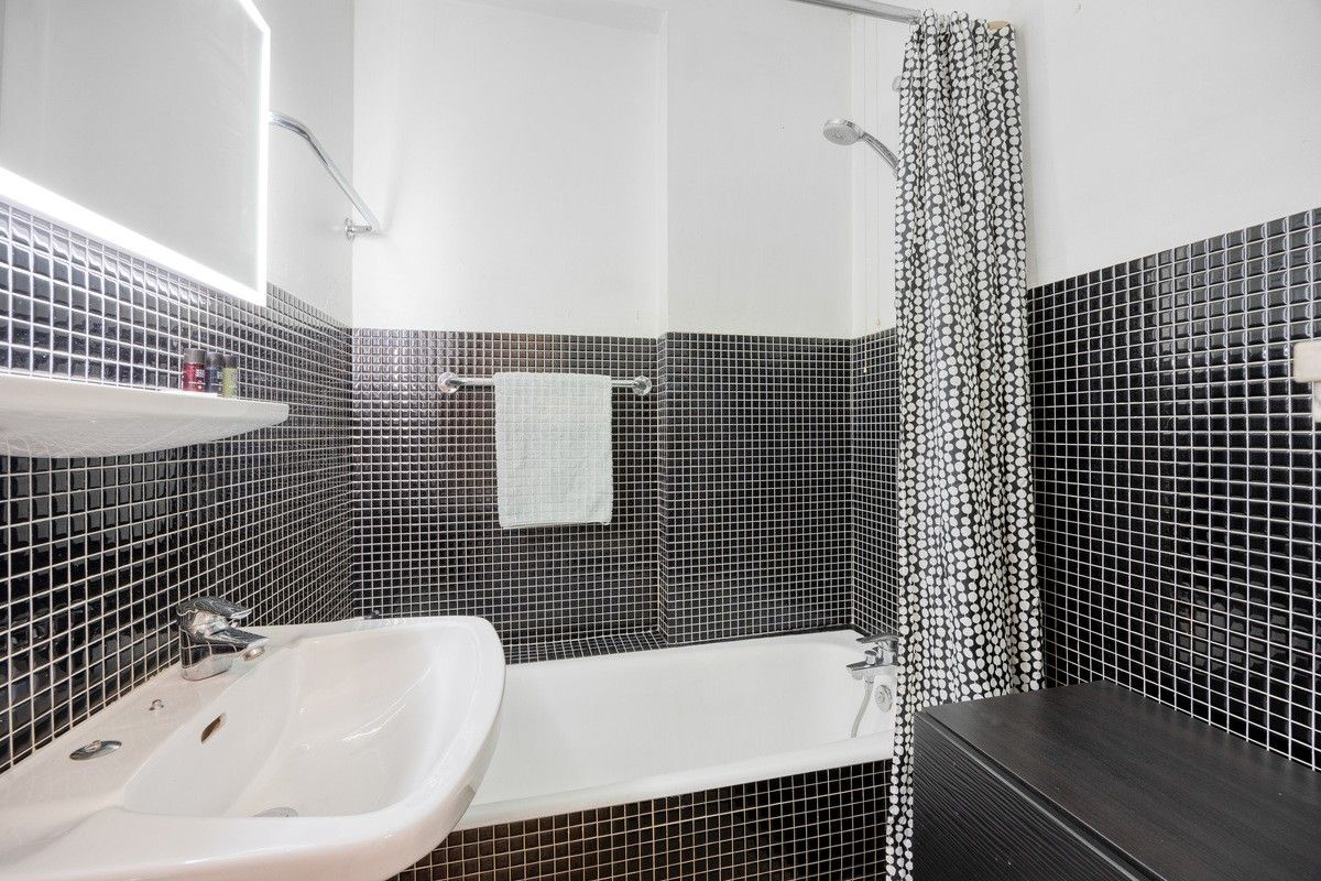 Goed onderhouden tweeslaapkamer appartement nabij station Gent-Sint-Pieters foto 12