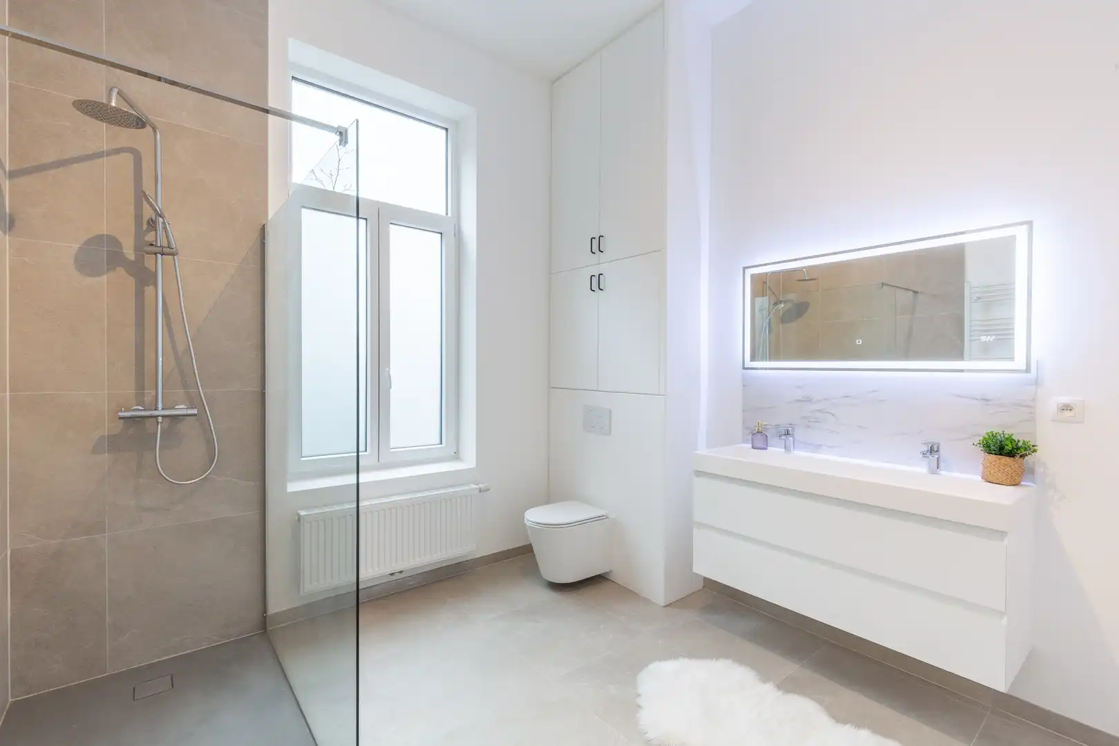 Grondig gerenoveerde woning met 3 slpks foto 10