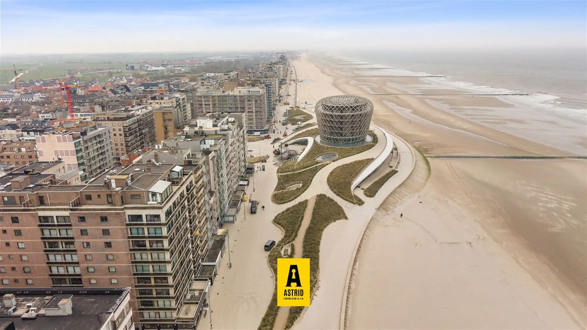 Studio met frontaal zeezicht op topligging! foto 13