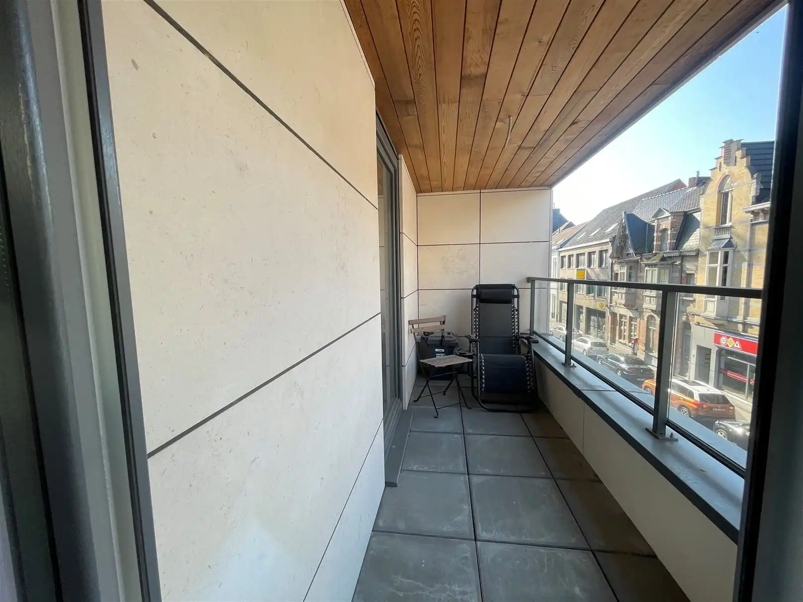 Centraal  gelegen appartement met autostaanplaats foto 28