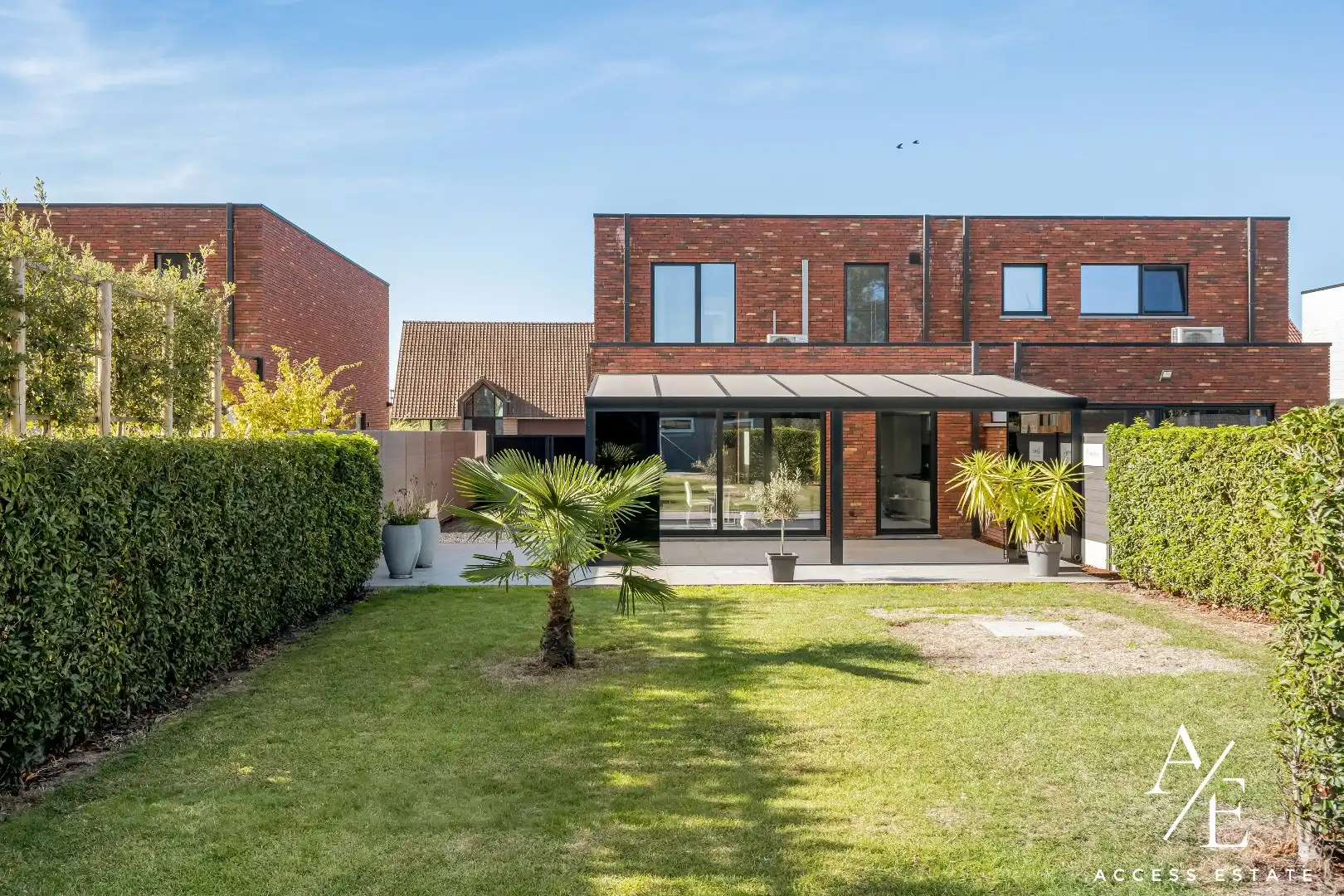 GIJZEGEM AALST-Recente half open woning met grote tuin! foto {{pictureIndex}}