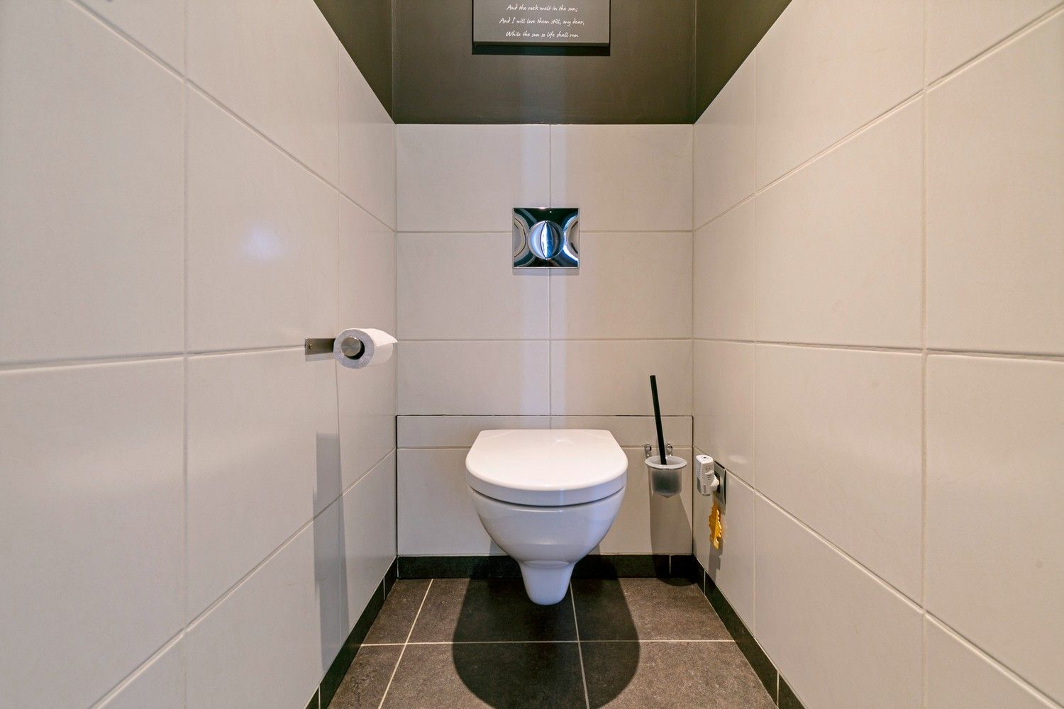 Handelsruimte met luxe duplex-appartement en verhuurde loodsen op het industrieterrein in Lanaken foto 35