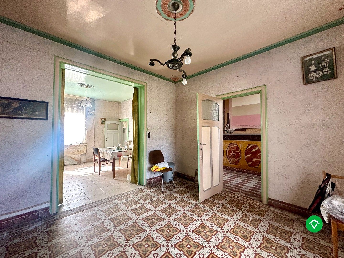 Te renoveren of te slopen woning op ruim perceel van 854 m² in Ichtegem - ideale opportuniteit voor wie wil bouwen of renoveren in een landelijke omgeving. foto 6