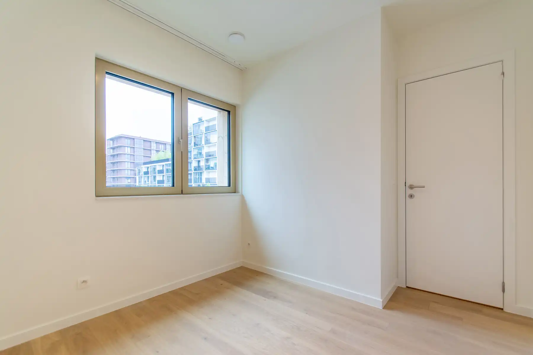 Ongemeubeld 2 slpk app. met mooi terrras foto 10