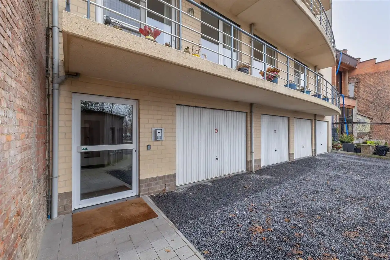 2slk appartement met grote garage in het centrum foto 20