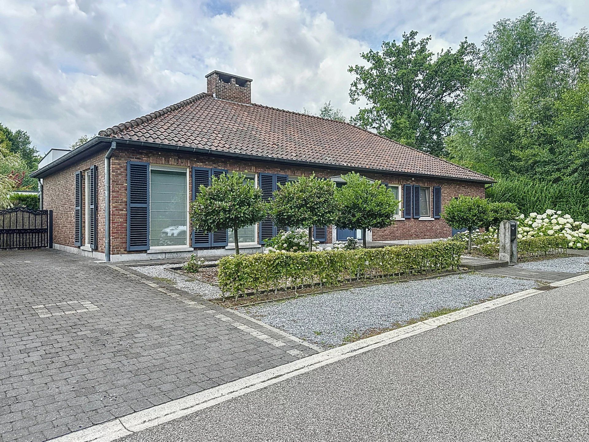 Laagbouwwoning met 3 slaapkamers nabij het centrum eventueel gemeubeld te huur foto 22
