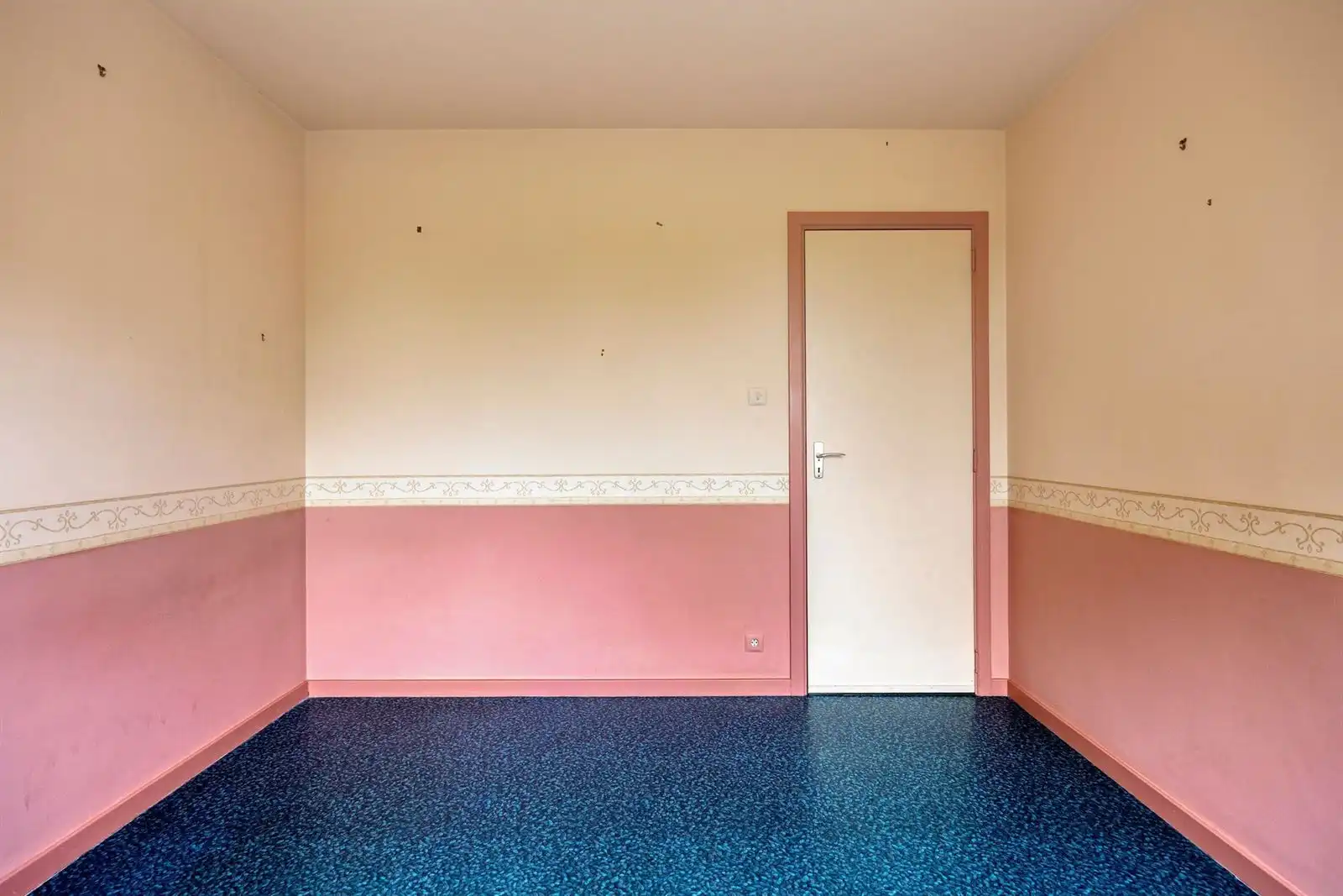 Ruime 3-gevelwoning met 4 à 5 slaapkamers, grote garage en dubbele straattoegang foto 14