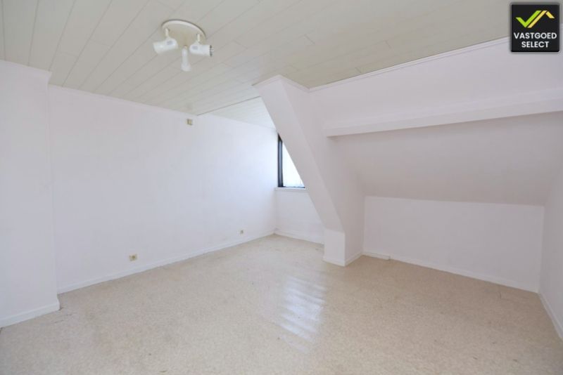 Vastgoed Select: Rijwoning met westgerichte tuin, open zicht, garage en 2 slaapkamers in Eeklo foto 9