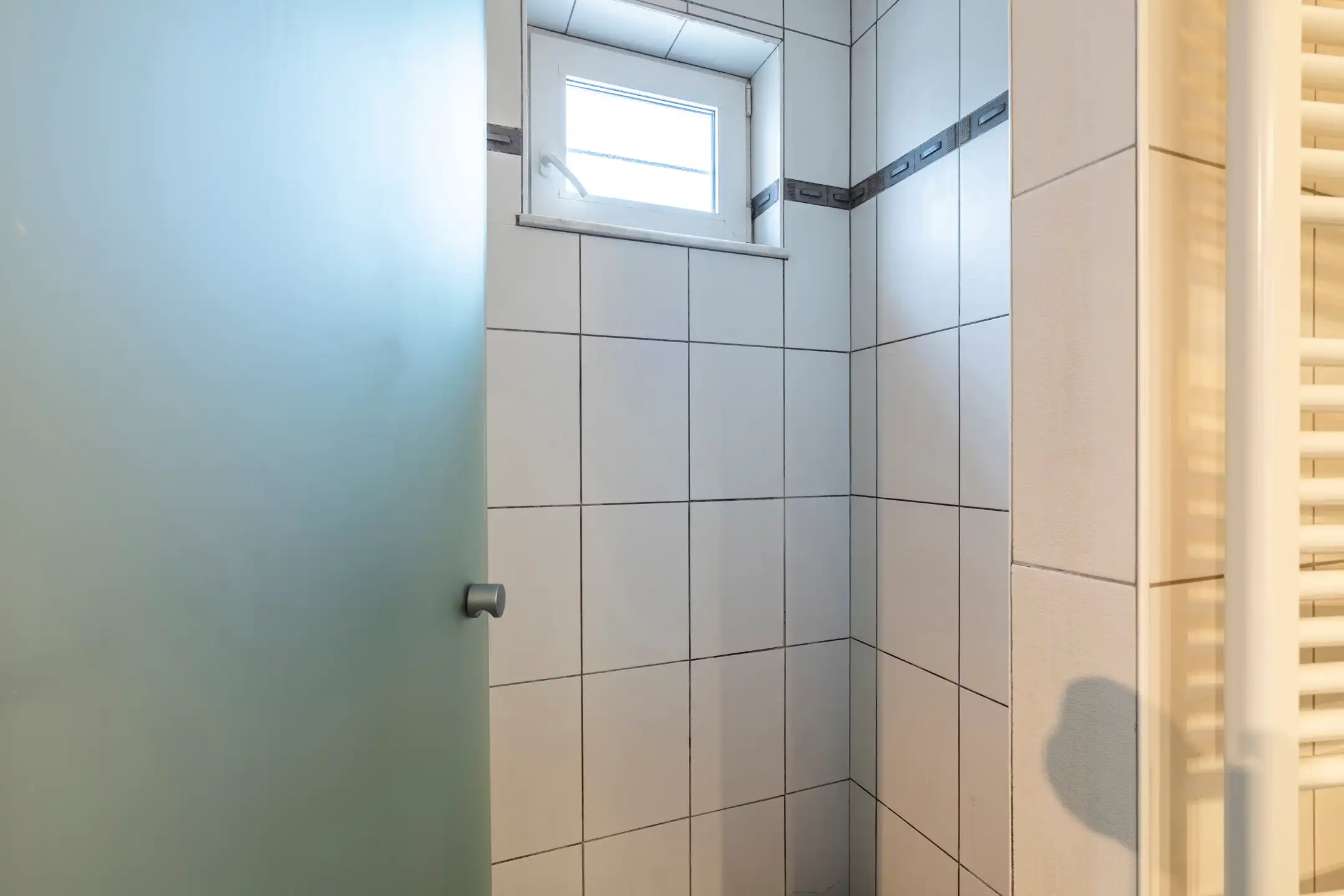 Instapklaar 1-slpk app met groot ZW-terras in Gierle foto 11