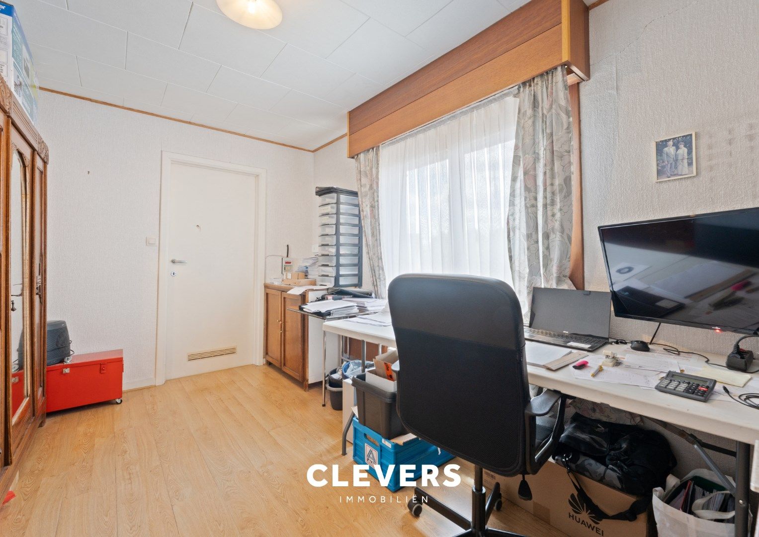 Op te frissen gezinswoning met 4 slaapkamers en zij-ingang foto 10