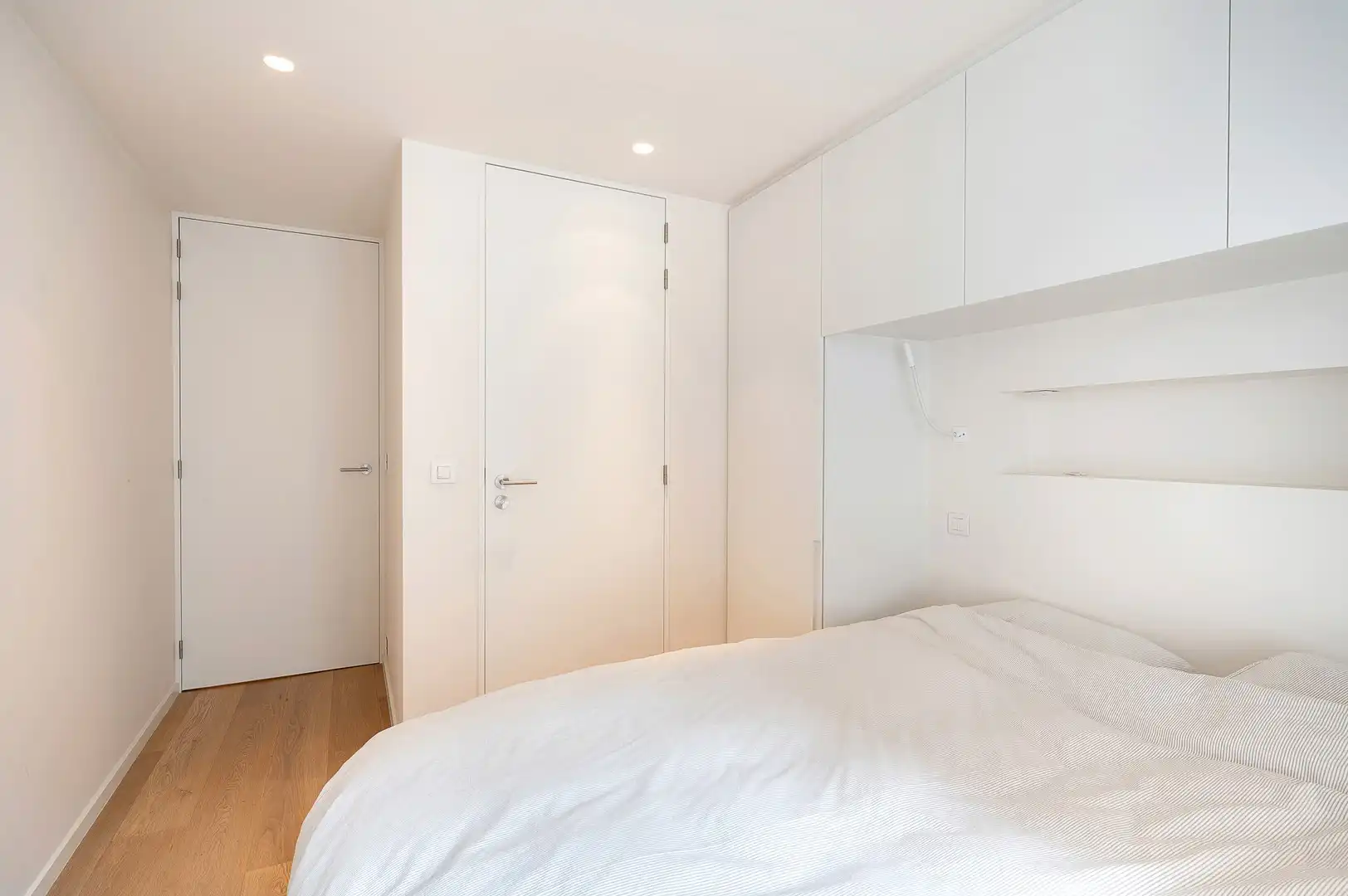 Hedendaags appartement genietend van een open zicht, centraal gelegen op de Kustlaan in het Zoute. foto 12