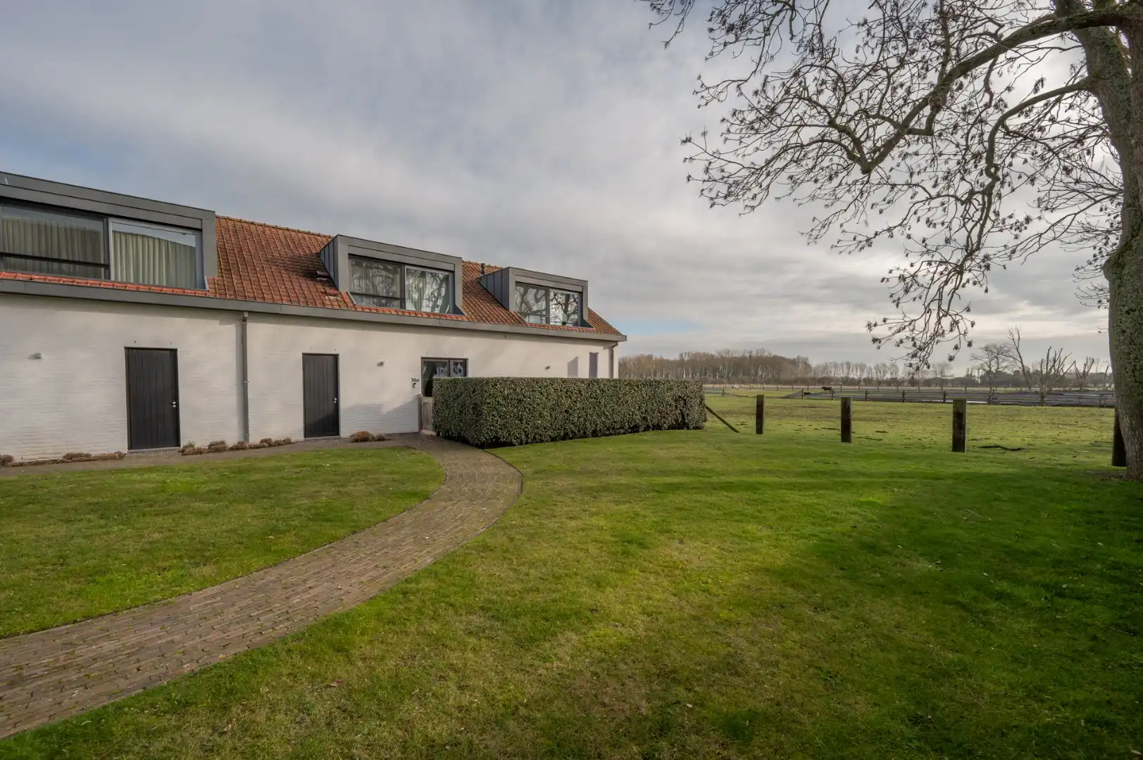 Lichtrijke bel-etage woning nabij van het Oosthoekplein in Het Zoute foto 2
