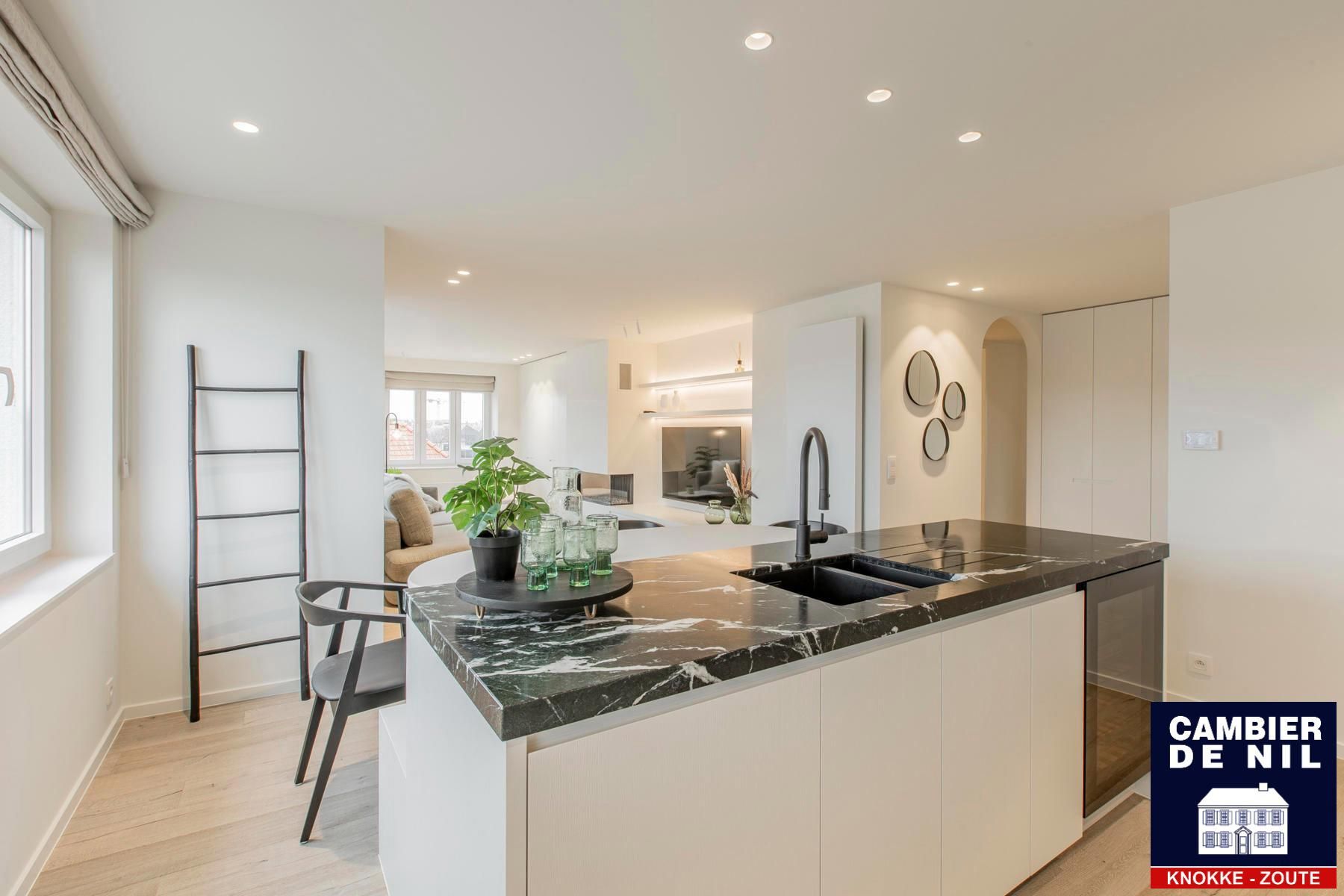 Volledig gerenoveerd appartement met frontaal meerzicht foto 5