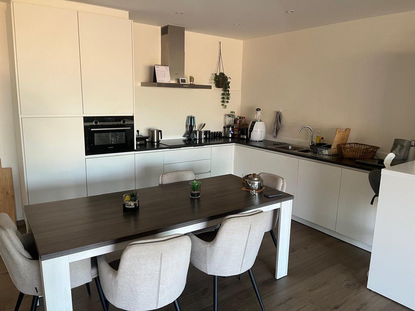 Energiezuinig nieuwbouwappartement met 2 slaapkamers, 1 terras, ondergrondse privé parkeerplaats en kelderberging te Maasmechelen! foto 6