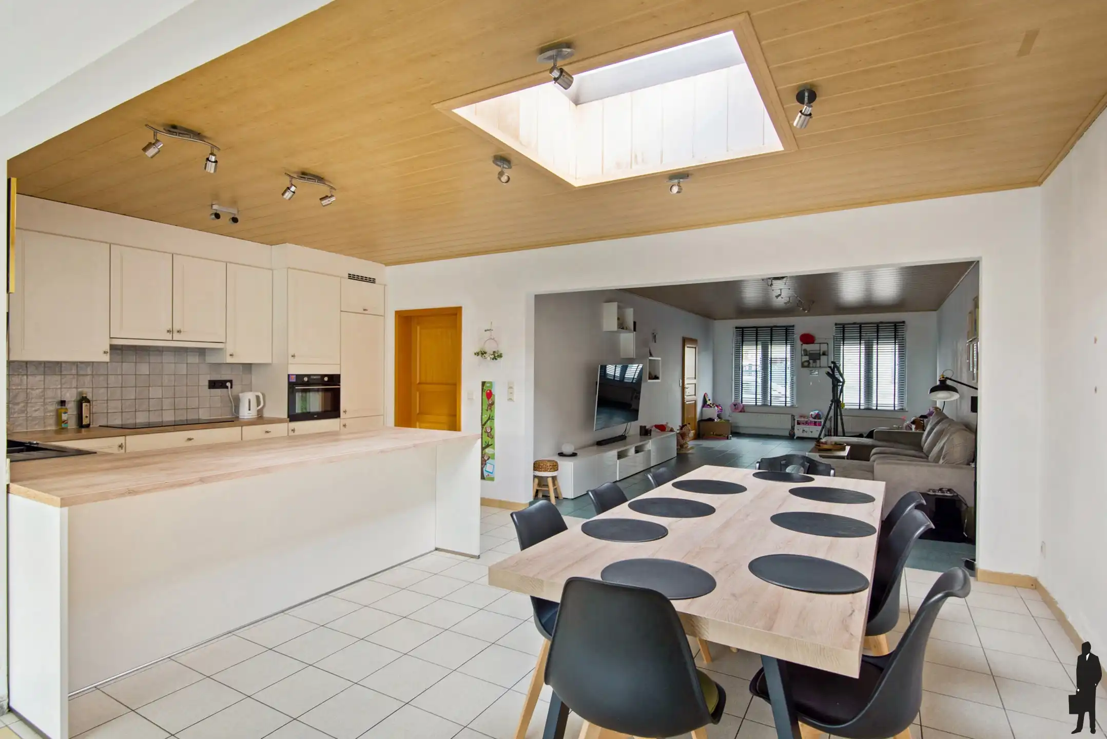 Welgelegen riante instapklare woning met 4 slaapkamers foto 12