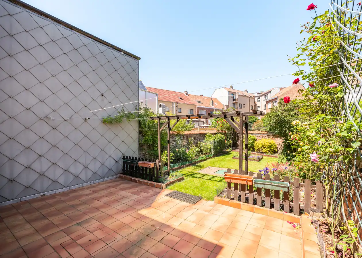 Verzorgde woning, open zicht, zonnige tuin en 3 slaapkamers foto 9