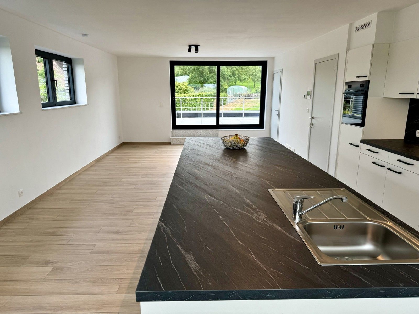 Duplex appartement met ruim terras te huur foto 3