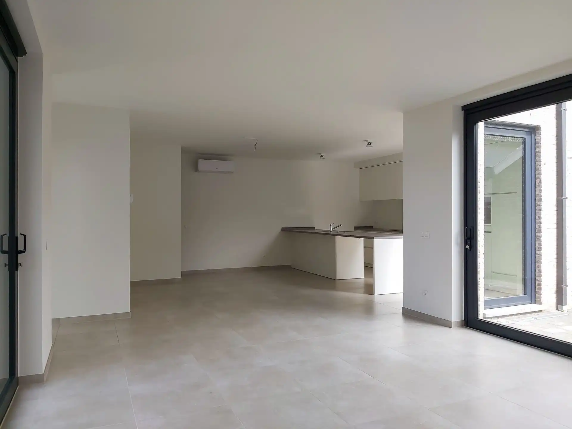 Instapklare patiowoning met 3 slaapkamers en 2 autostaanplaatsen in het rustige Uikhoven/Maasmechelen! foto 6