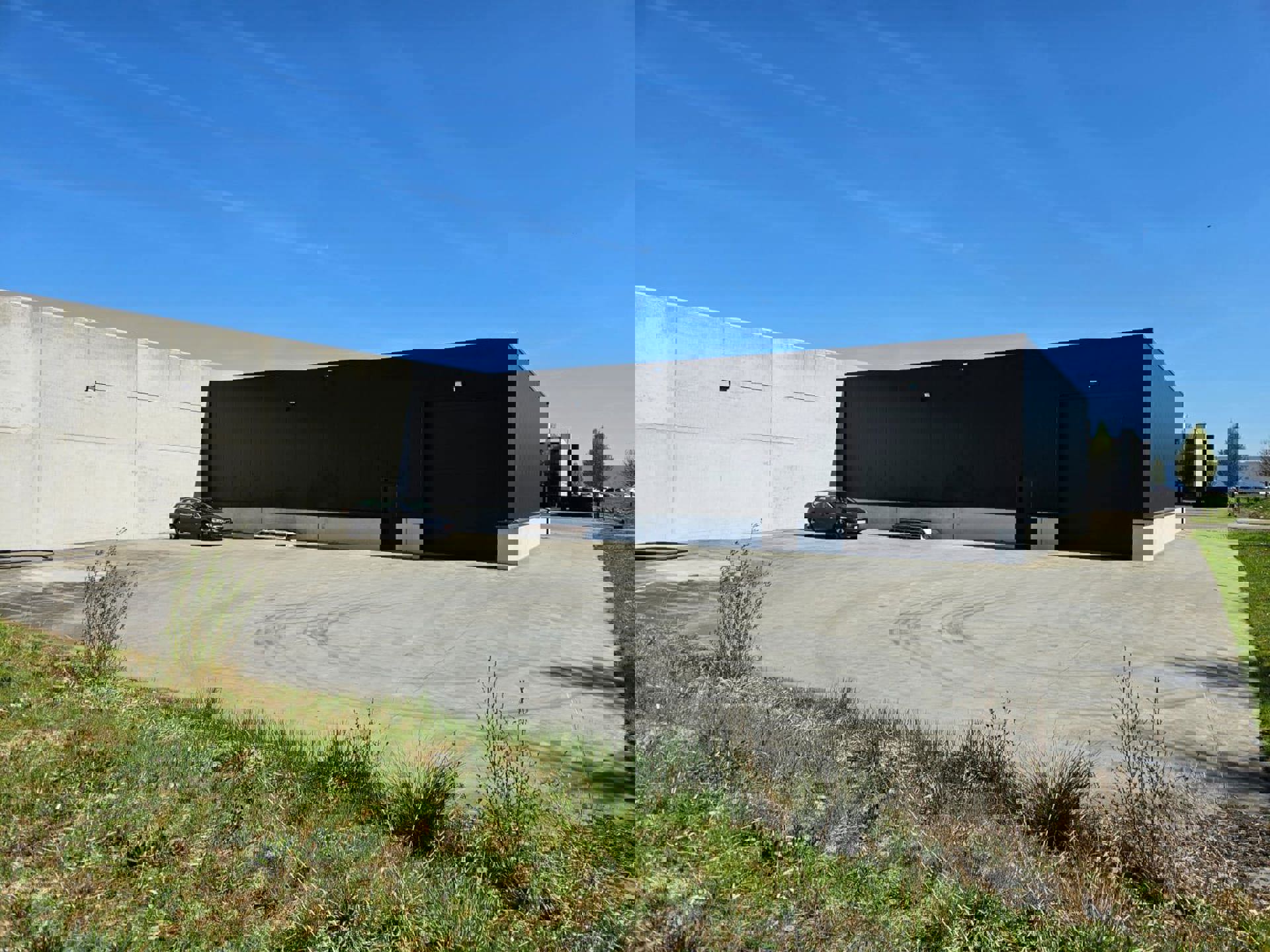 TE KOOP: modern bedrijfsgebouw in Diepenbeek foto 3