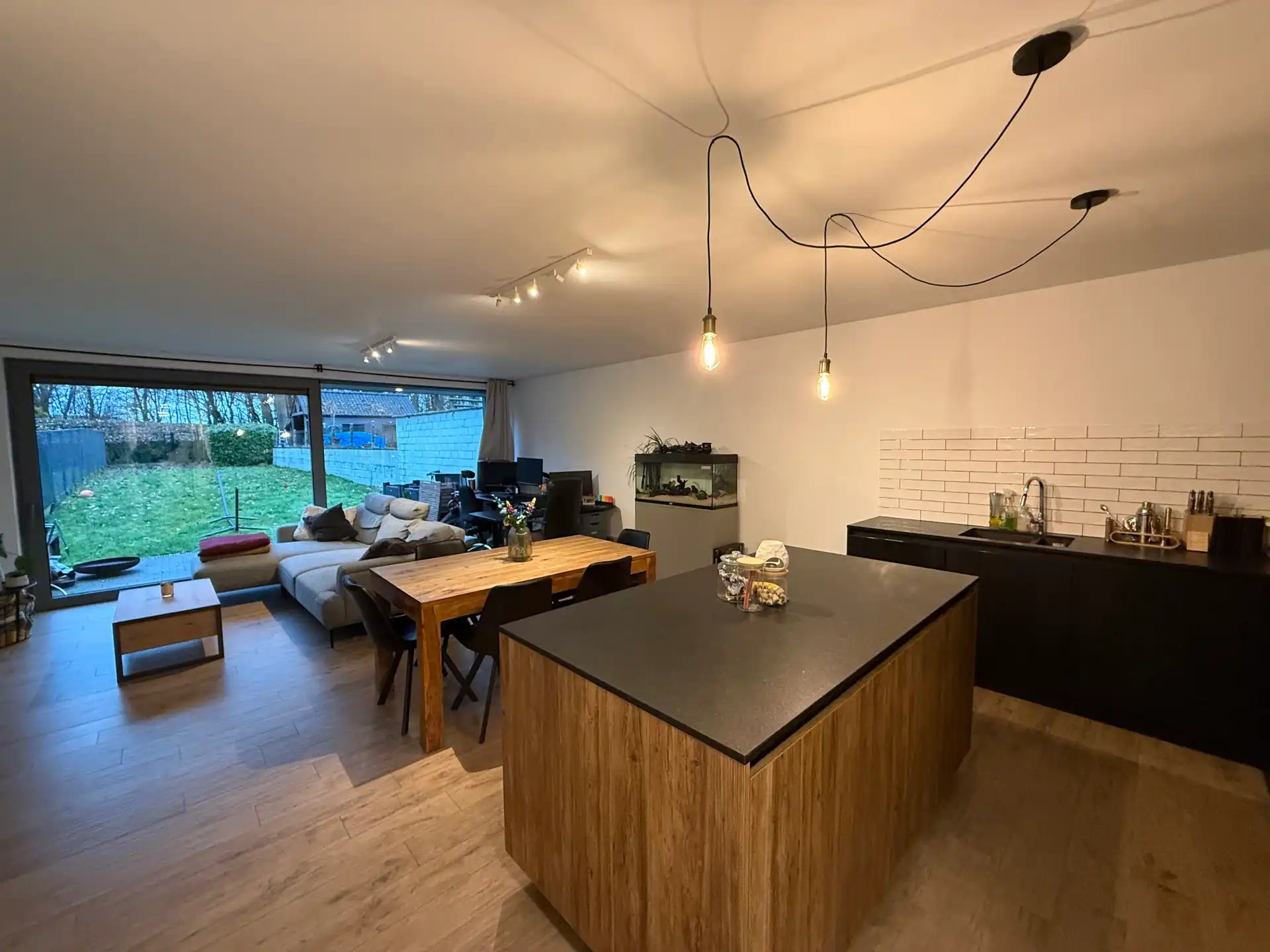 GIJZEGEM - Gelijkvloers appartement met tuin en staanplaats. foto 4