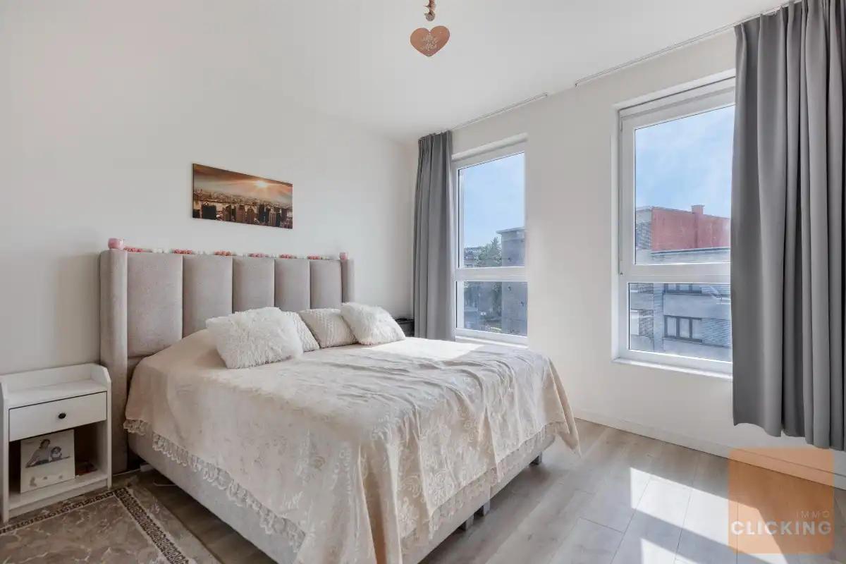 Modern 2 slaapkamerappartement met gezellig terras foto 9