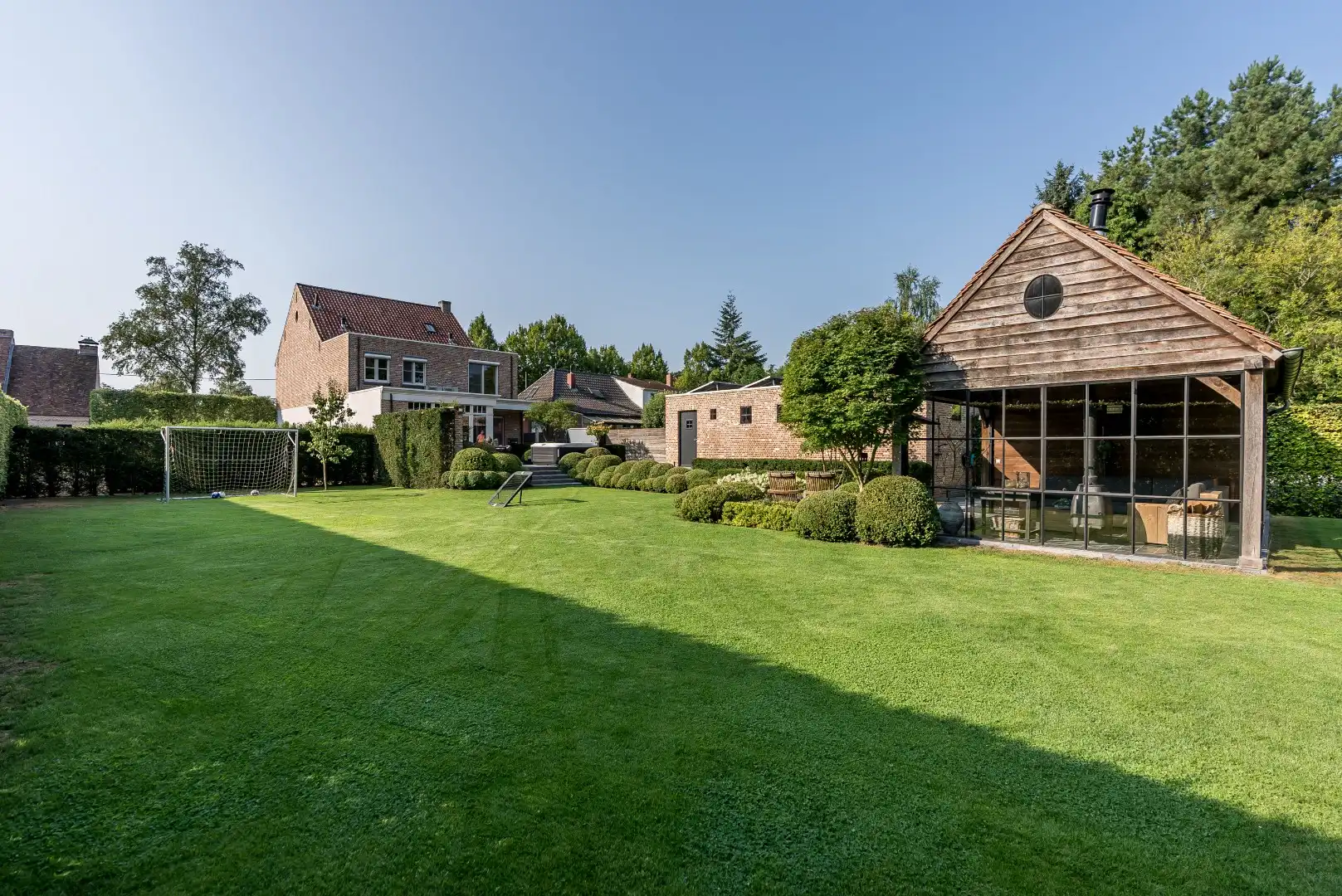 Ruime, karaktervolle en kwalitatief afgewerkte woning op een rustige ligging in Gompel. foto 38