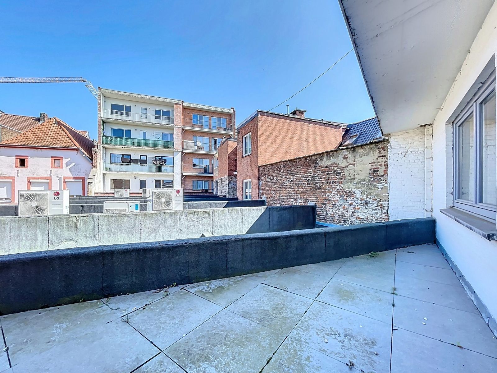 Instapklaar, gerenoveerd 2 slpk. app. met terras in centrum foto 19