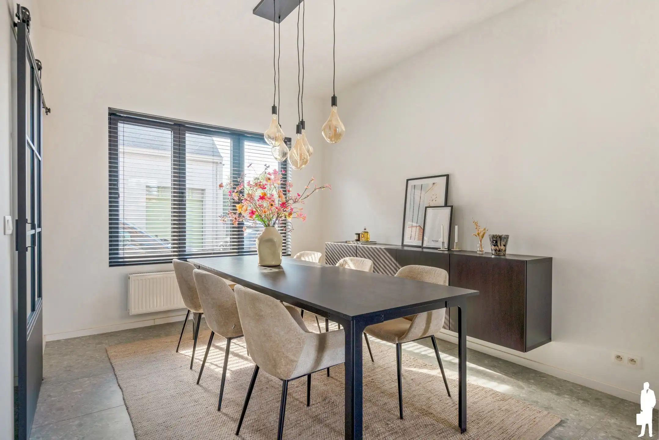 Smaakvol gerenoveerde woning met 3 slaapkamers en mooie tuin foto 4
