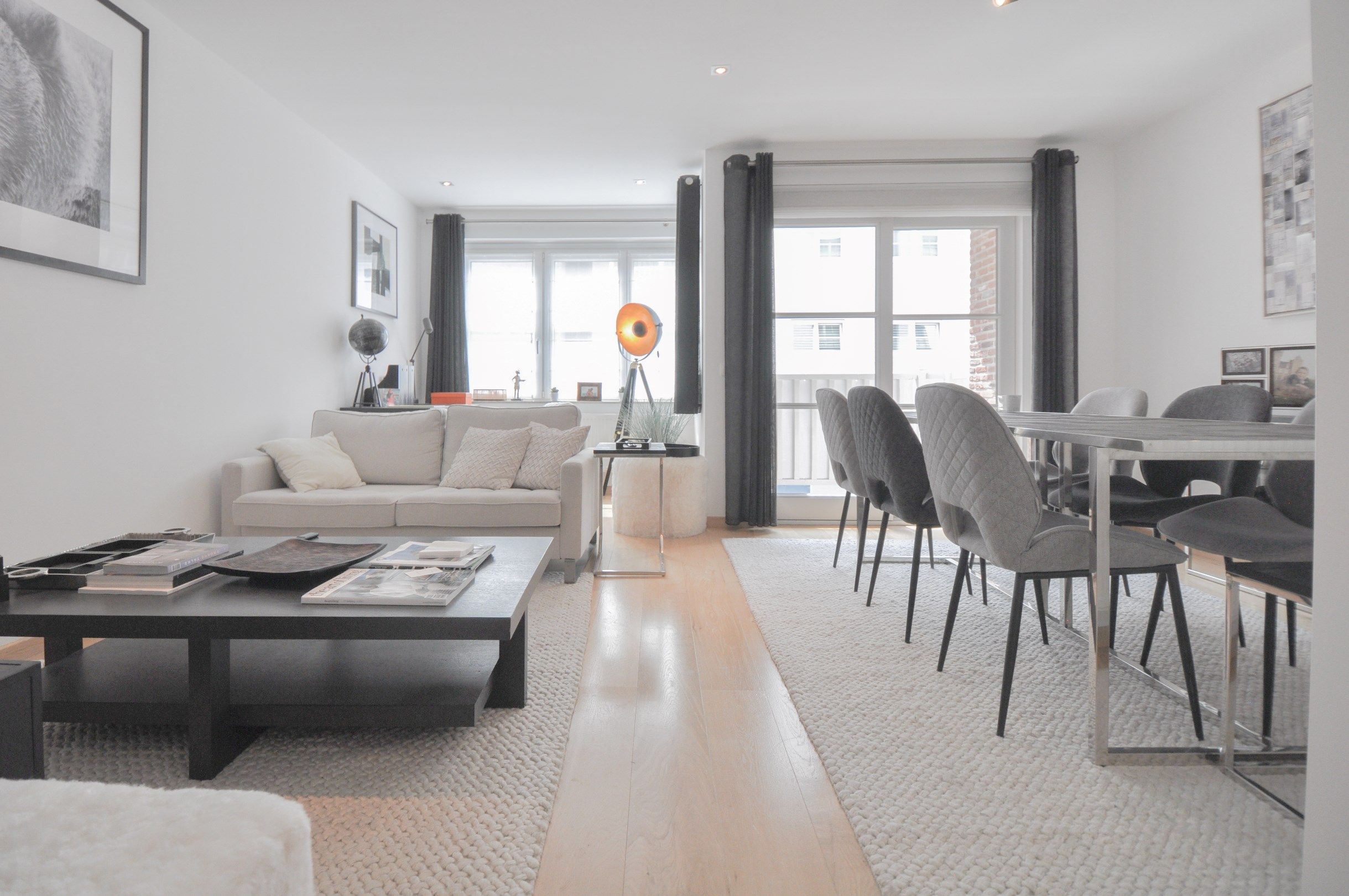 Instapklaar, centraal gelegen duplex appartement nabij de Dumortierlaan. foto {{pictureIndex}}