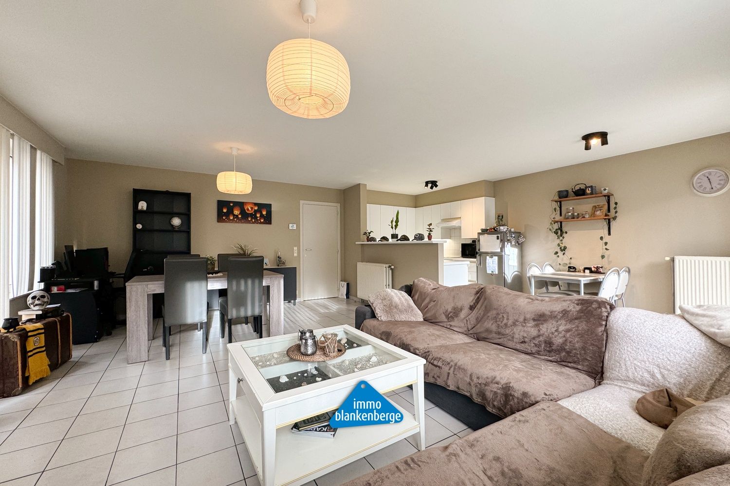 Ruim gelijkvloers appartement met voortuin en autostaanplaats foto 2