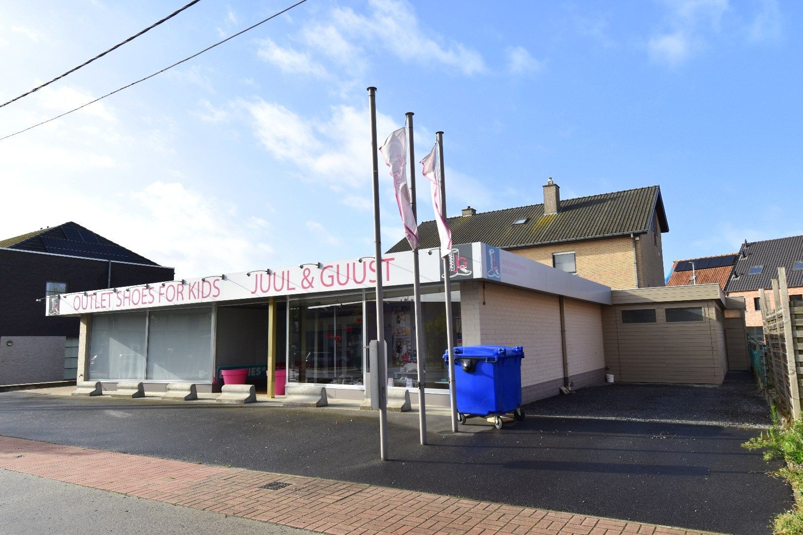 Handelsruimte (270 m² verkoopruimte) met bijhorende villa te koop in Gullegem foto 2