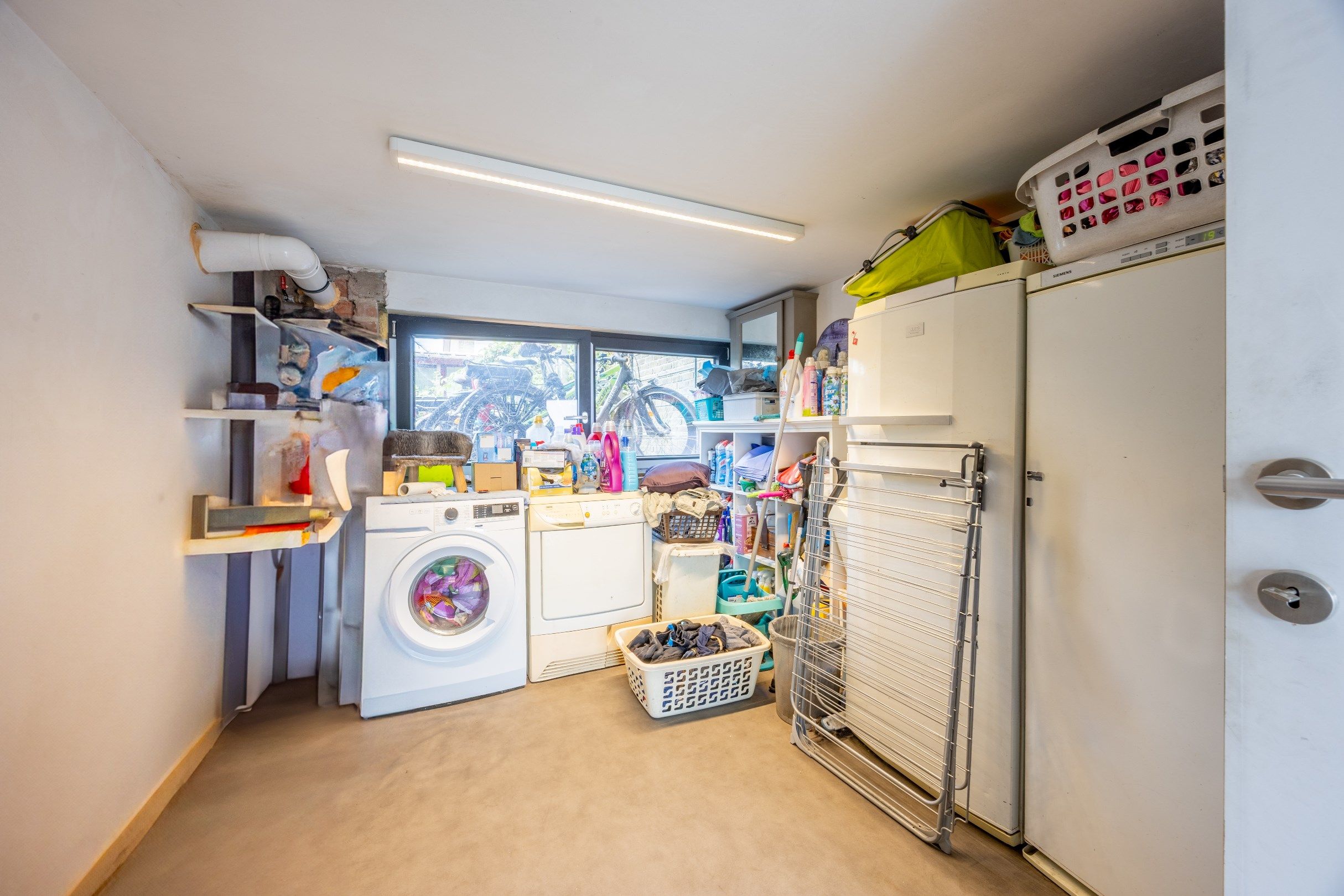 Halfopen woning met drie slaapkamers in kindvriendelijke wijk.  foto 12