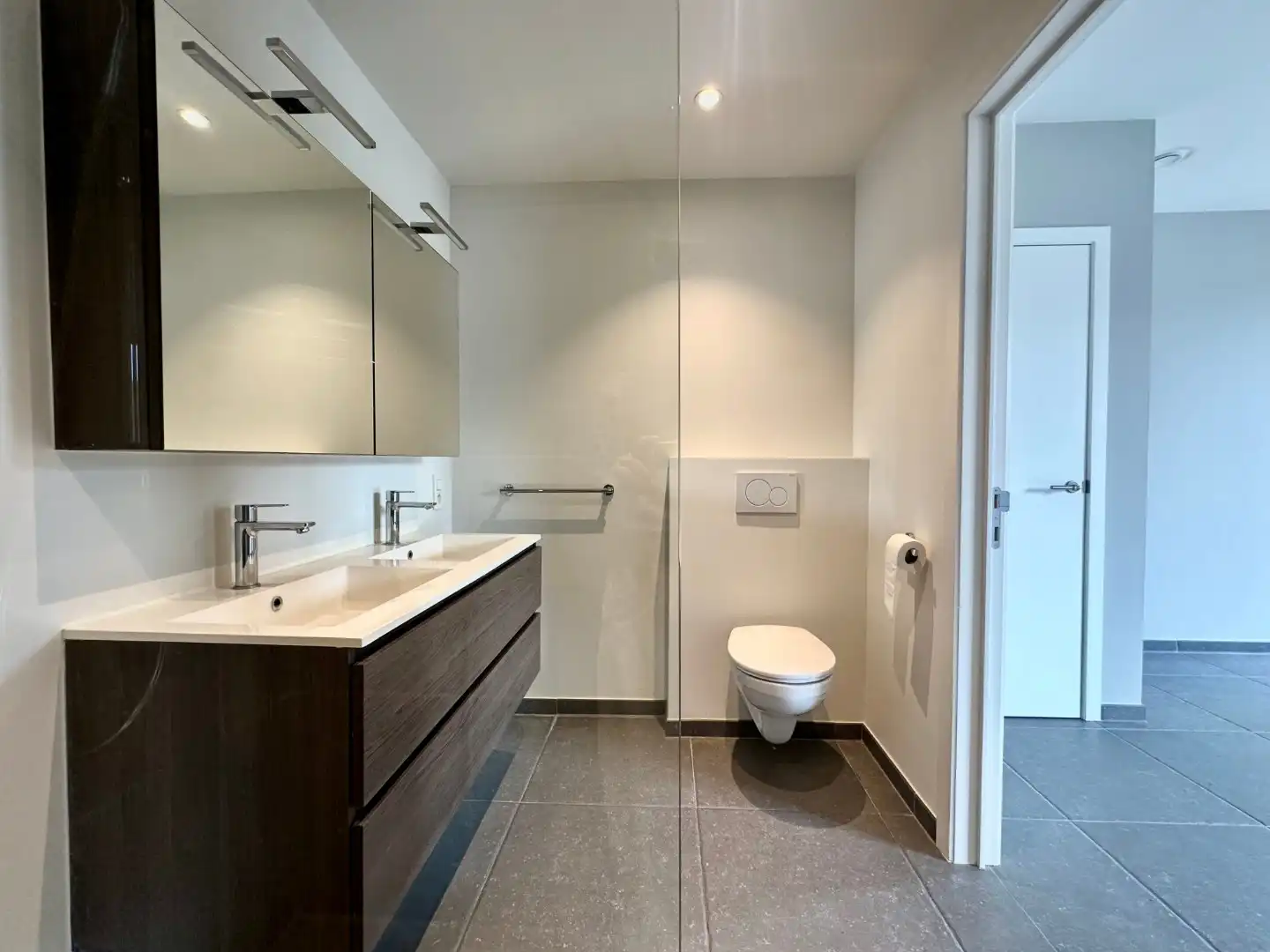 Zeer ruim appartement op goede locatie nabij de Smedenpoort foto 11