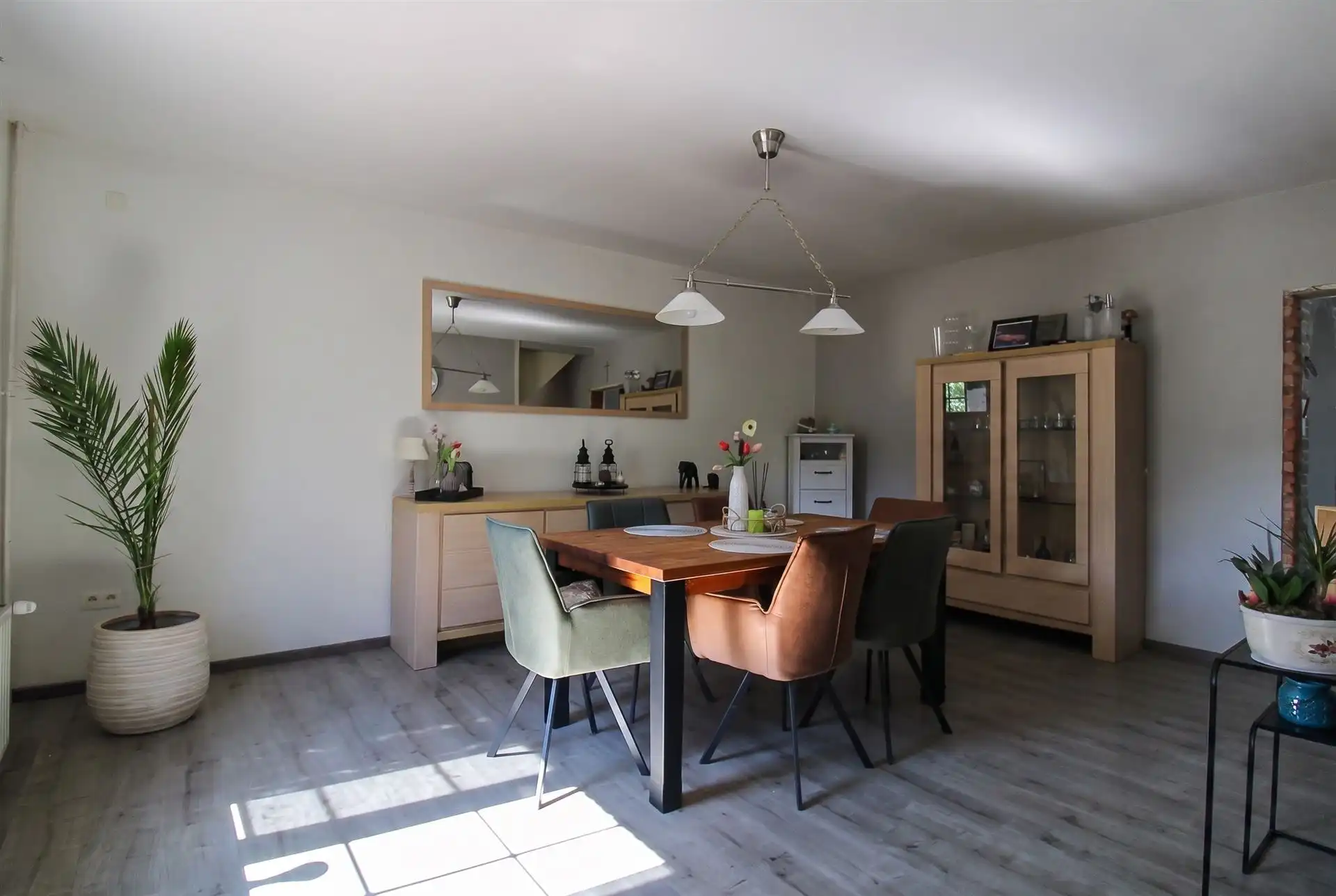 Ruime, verder af te werken gezinswoning met vier slaapkamers, EPC-label C, vrijstaande garage en een perceel van 562 m² in een rustige, doodlopende straat in Maasmechelen! foto 4