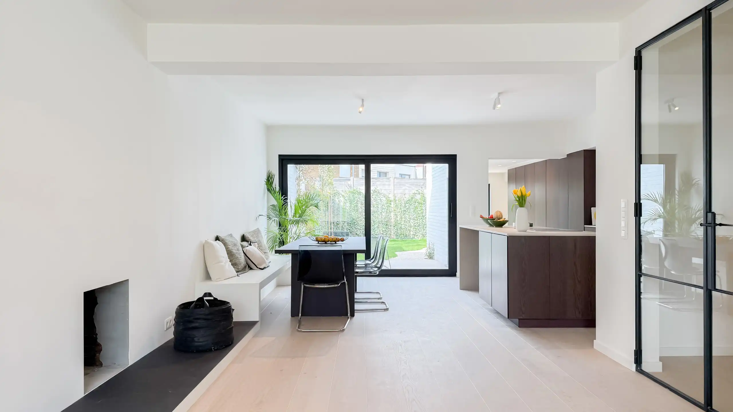 Gerenoveerde woning met zonnige tuin nabij de Graaf Jansdijk foto 15