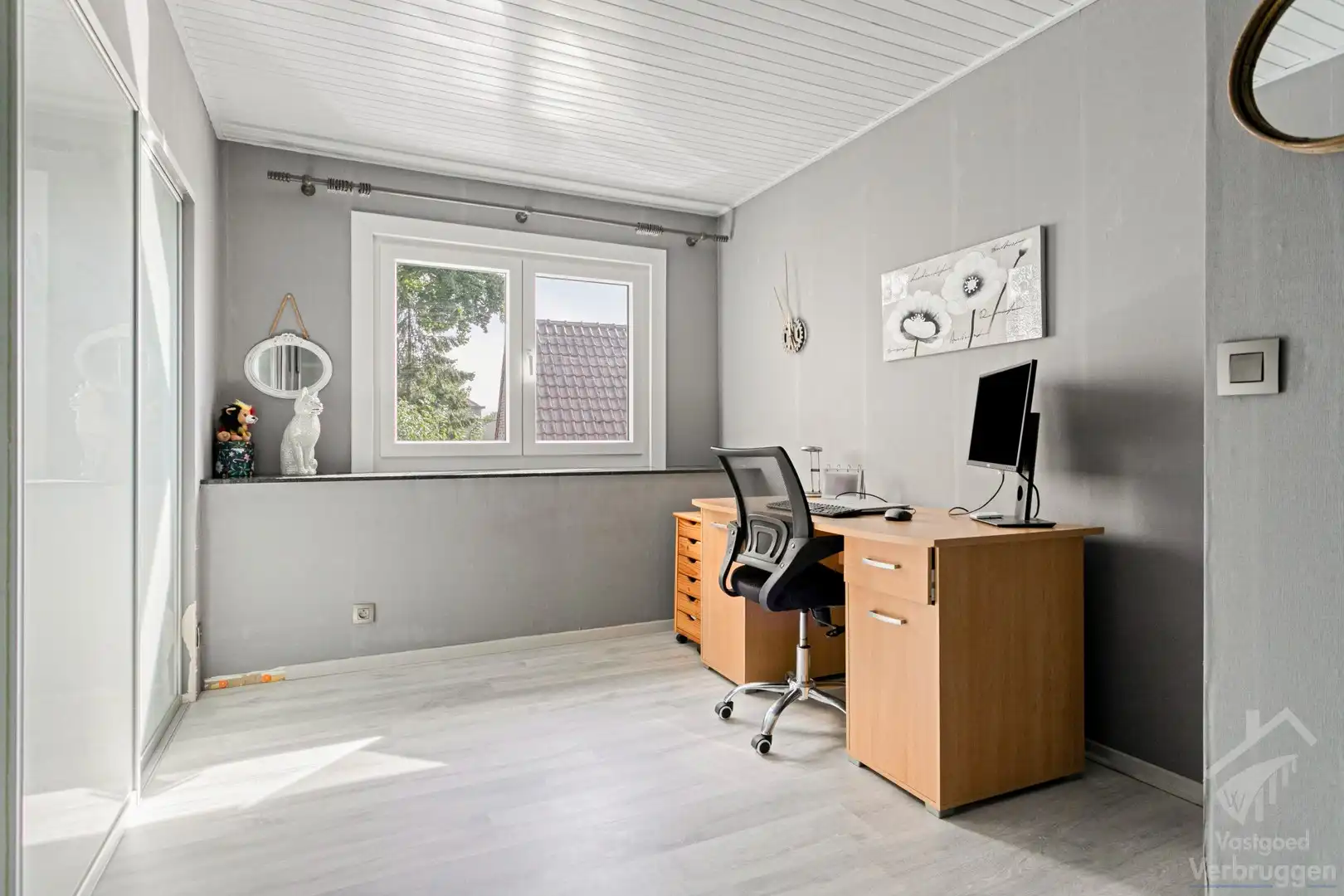 Sfeervolle instapklare woning met 2 slaapkamers, bureau,  garage en atelier foto 16