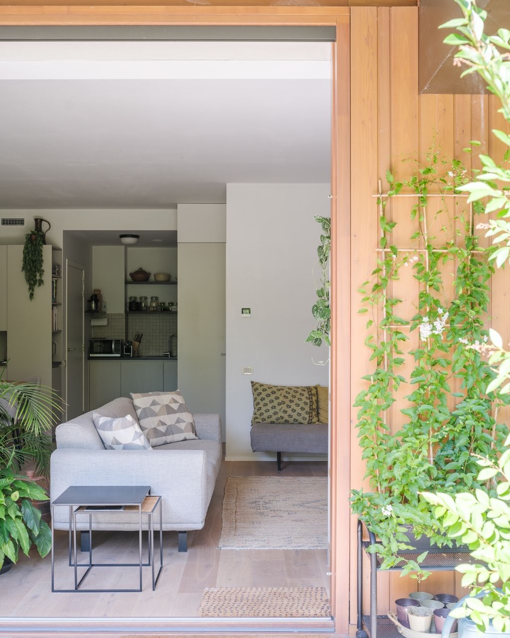 Hedendaags gelijkvloers appartement met één slaapkamer en stadstuin, gelegen in de voormalige brandweerkazerne en de vroegere kunstacademie, midden in het historisch hart van Gent. foto 4