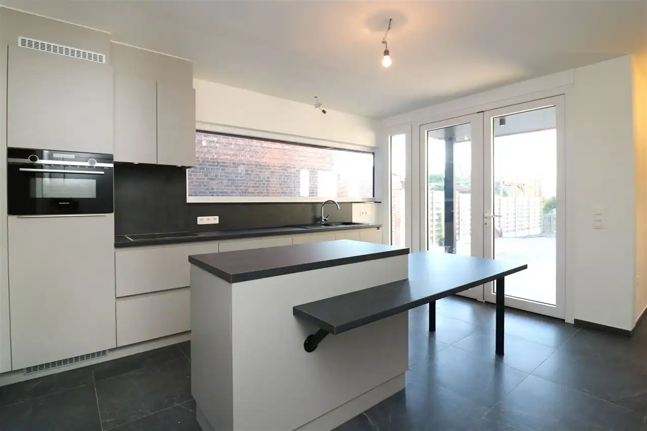 Vernieuwde, karatervolle woning met 4 slpk nabij station foto 12