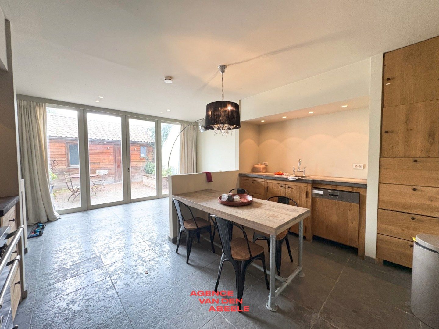 High class woning met stadskoer foto 10