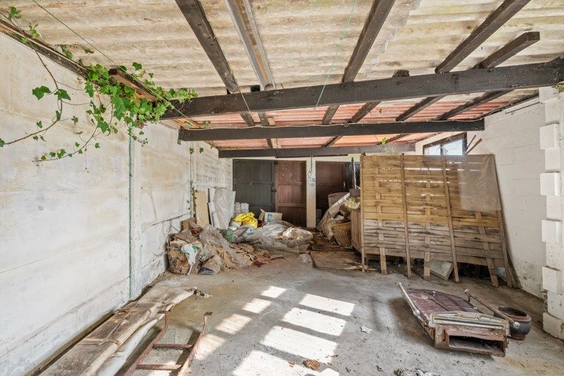 Te renoveren vrijstaande woning met prachtig uitzicht in natuurgebied  foto 22