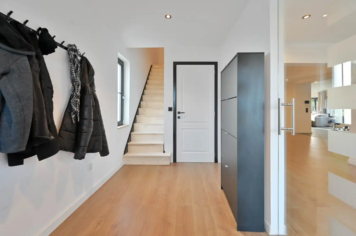 Prachtig gerenoveerde villa woning, gelegen in een rustige straat met bijgebouw 500m² foto 14