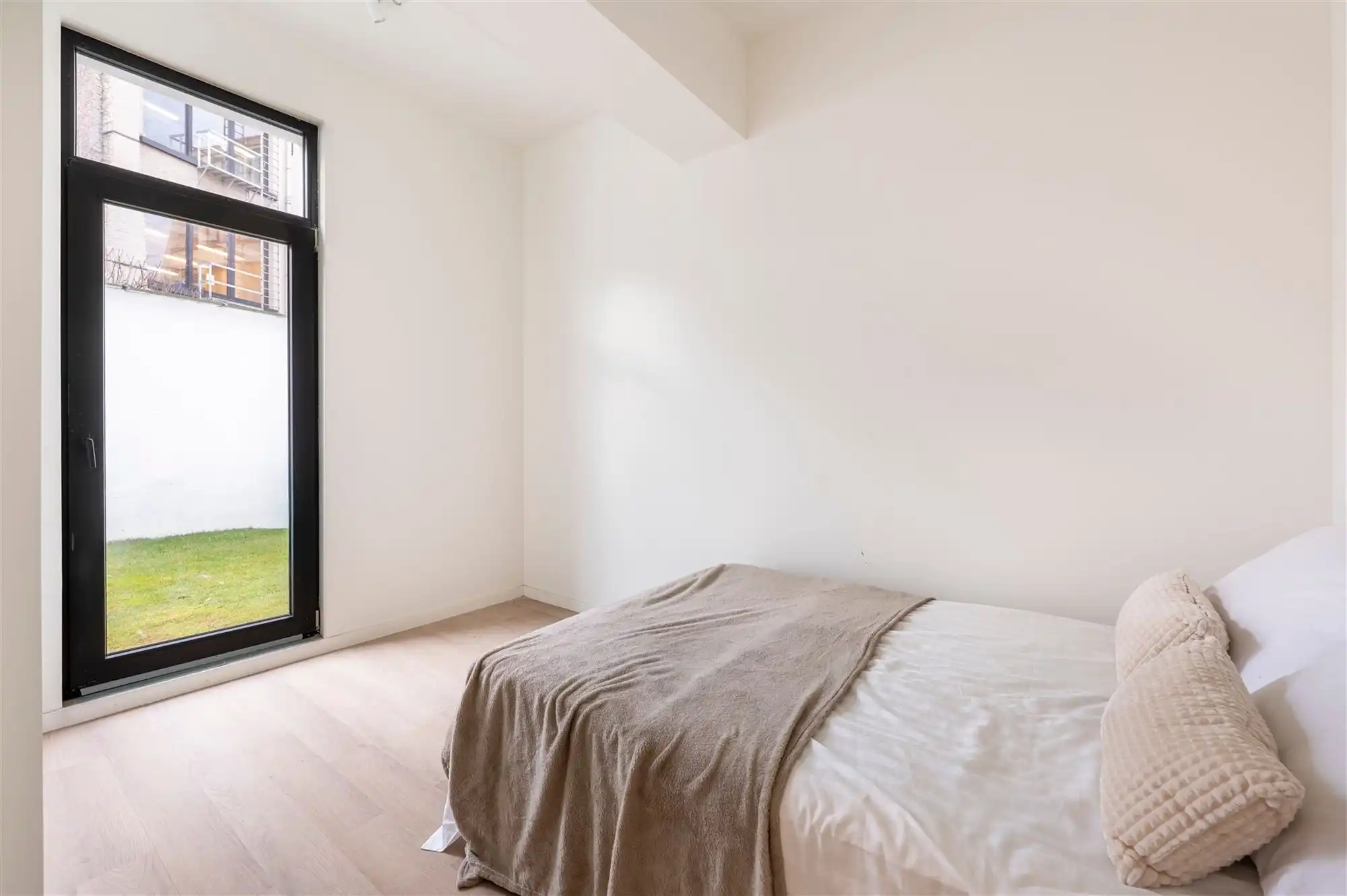 Gerenoveerd 1 slk app met tuin foto 10