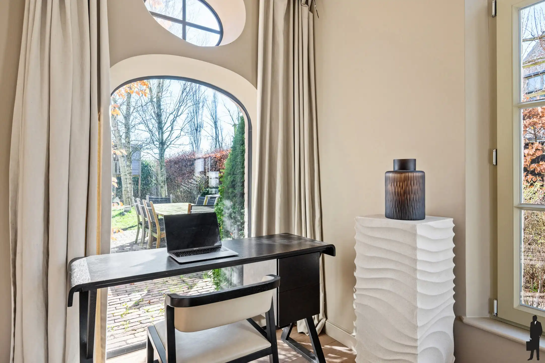 Prachtige woning met 4 slpks, 2 badks en ZW tuin met privacy foto 8