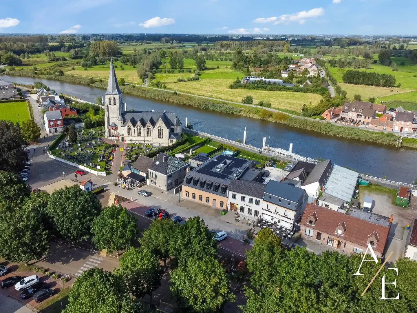 SCHELLEBELLE - Uniek horecapand met terras te huur! foto 11